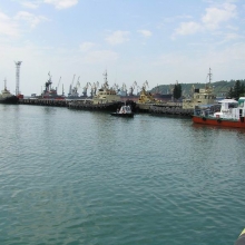 Набережная и акватория грузового порта