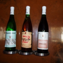 Коллекция местных вин всех времен, в том числе легендарные "Улыбка" и "Портвейн N72"
