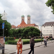 Оригинальные купола церкви Фрауэенкирхе (Frauenkirche) видны отовсюду и служат хорошим ориентиром