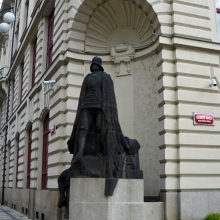 Статуя Черного рыцаря у Новой ратуши