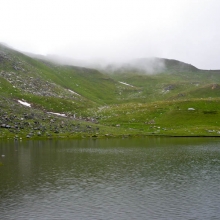 Маленькое горное озеро